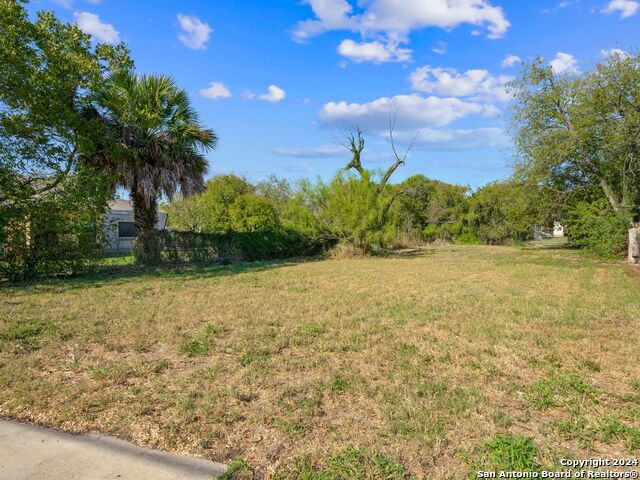 631 Aransas Ave Property Photo 2