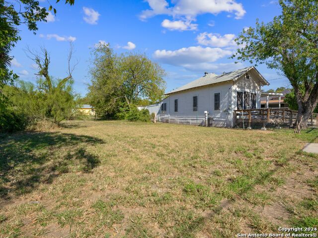 631 Aransas Ave Property Photo 5