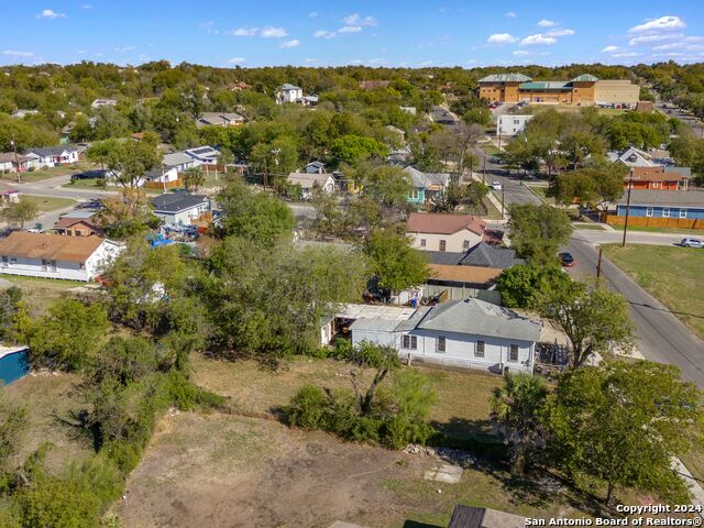 631 Aransas Ave Property Photo 9