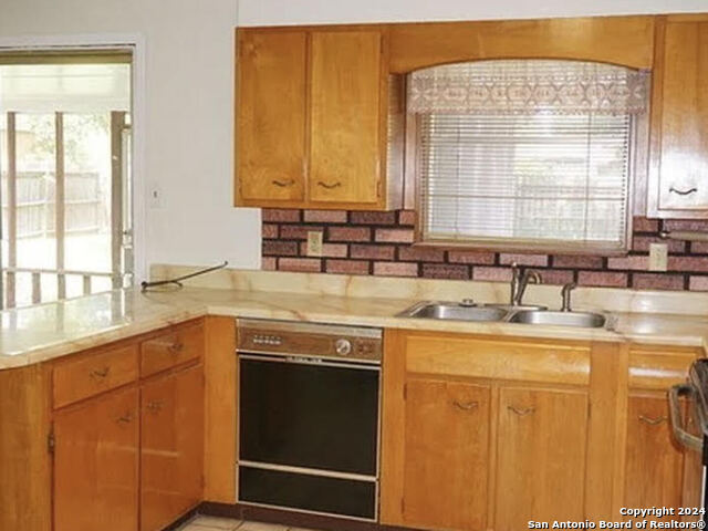 4102 Kirby Dr Property Photo 3