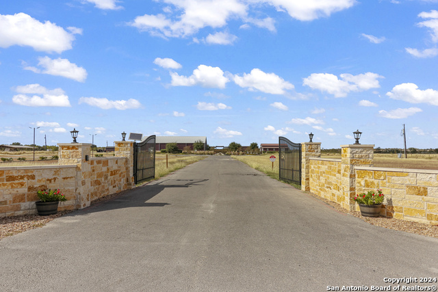 1300 Scull Rd Property Photo 9