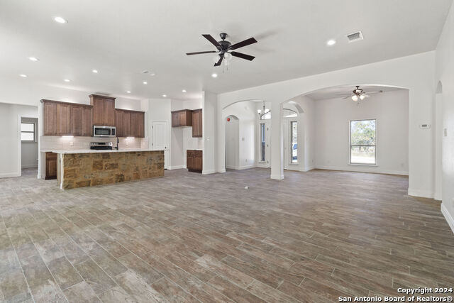 140 Great Oaks Blvd Property Photo 8