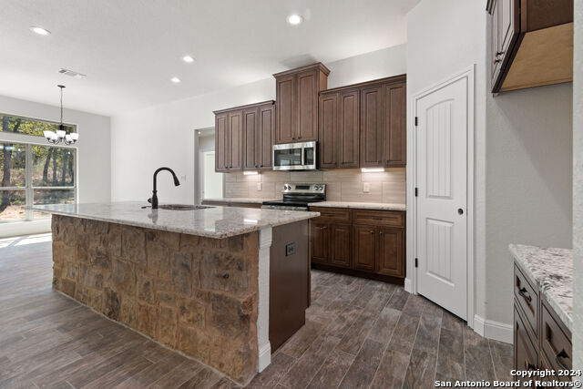 140 Great Oaks Blvd Property Photo 11