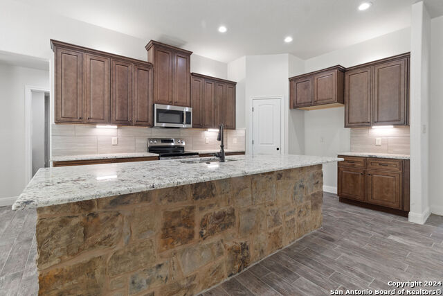140 Great Oaks Blvd Property Photo 12