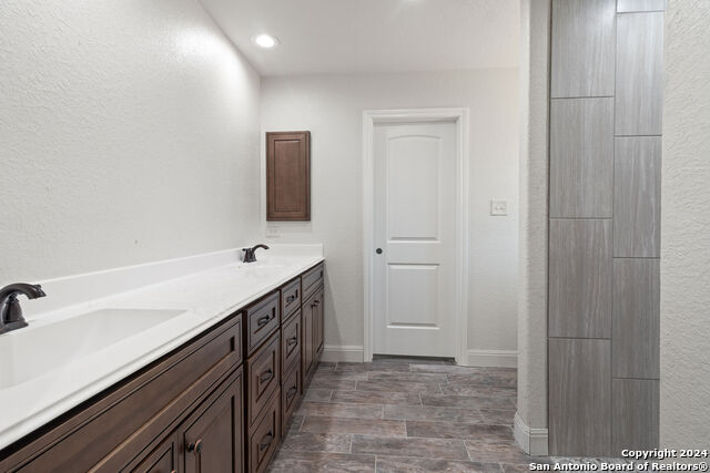140 Great Oaks Blvd Property Photo 20