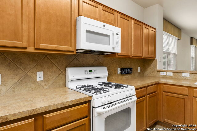 4718 Sunrise Beach Property Photo 8