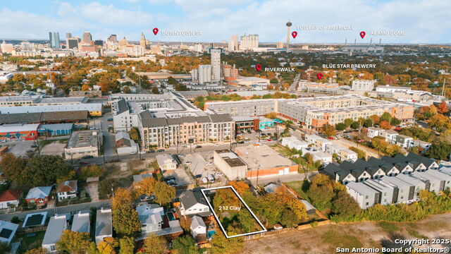 212 Clay St Property Photo 1