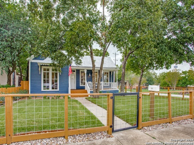 804 Dawson St Property Photo 1