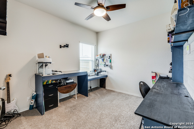 292 Middle Green Loop Property Photo 10