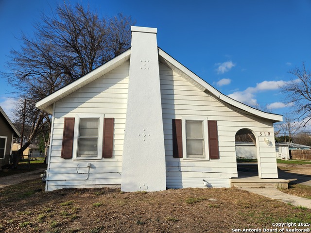 519 Topeka Blvd Property Photo
