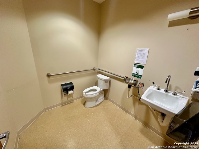 1222 W Oaklawn Rd Property Photo 16