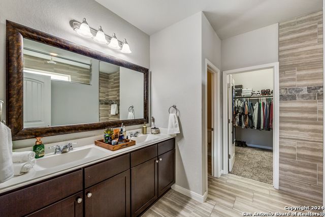 7939 Blackhawk Pass Property Photo 17