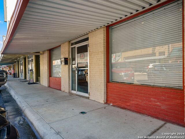 1006 C St Property Photo 3