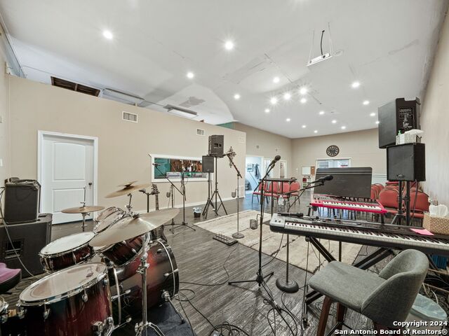 1006 C St Property Photo 12