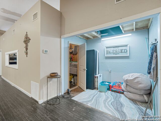 1006 C St Property Photo 13