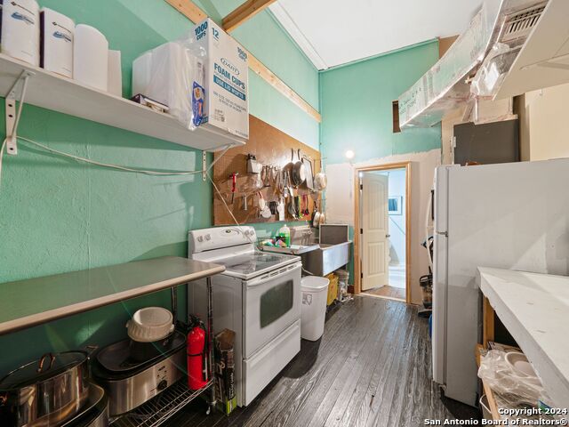 1006 C St Property Photo 15