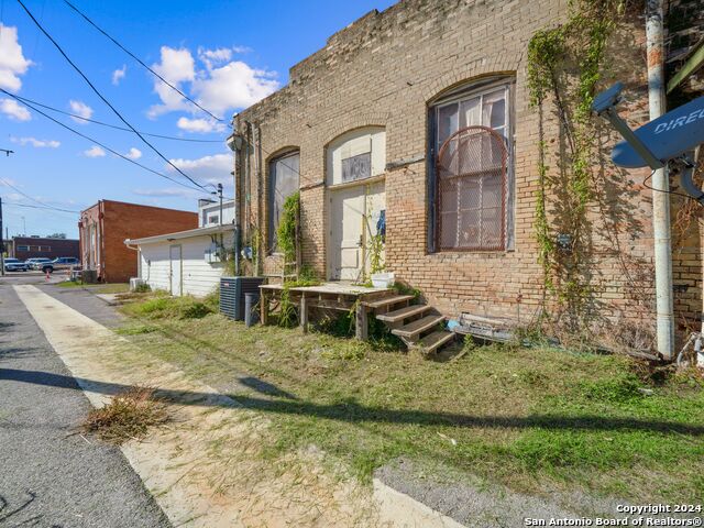 1006 C St Property Photo 19
