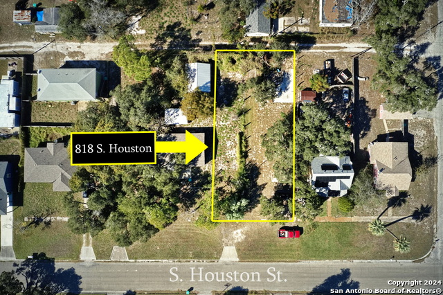 818 S Houston Property Photo 2