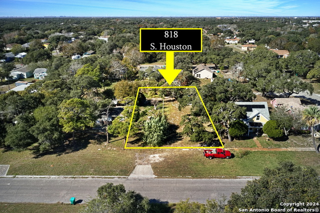 818 S Houston Property Photo 3