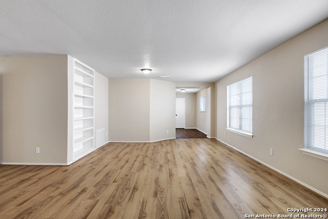 10331 Manor Crk Property Photo 6