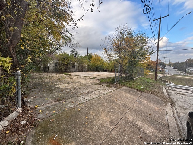 713 N Navidad St Property Photo 5
