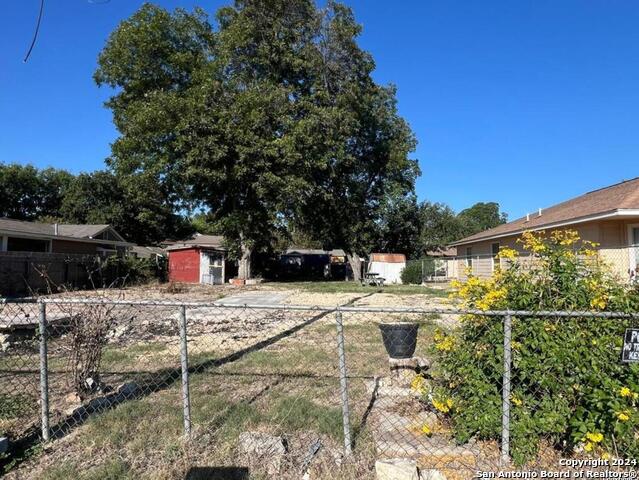213 S San Horacio Ave Property Photo 3