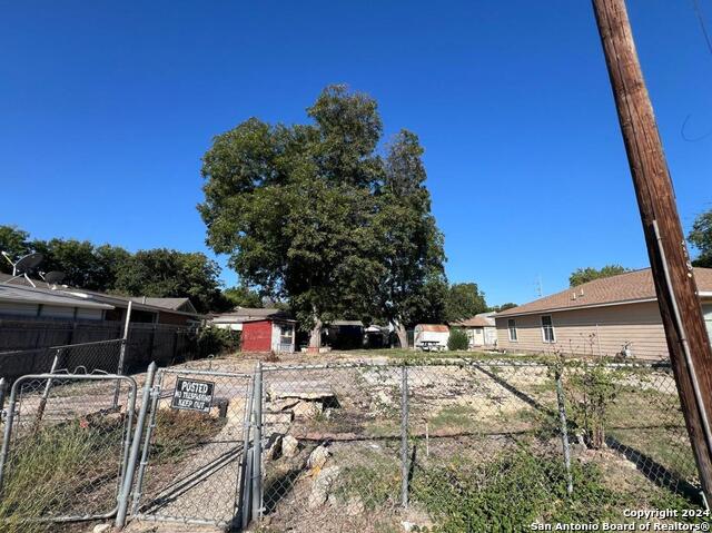 213 S San Horacio Ave Property Photo 5