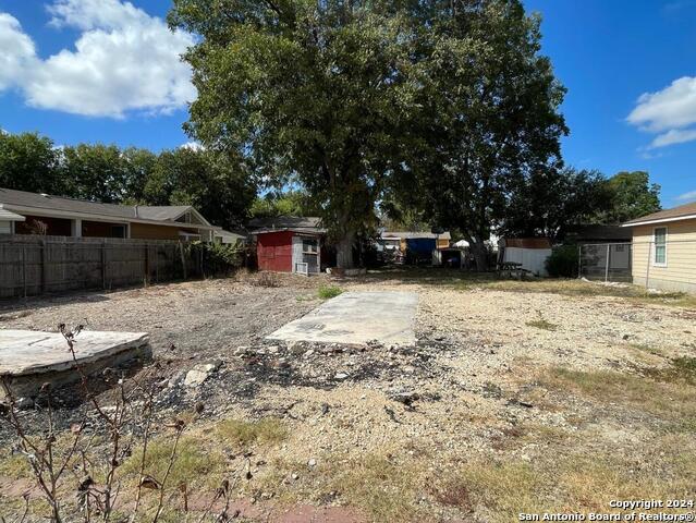213 S San Horacio Ave Property Photo 6