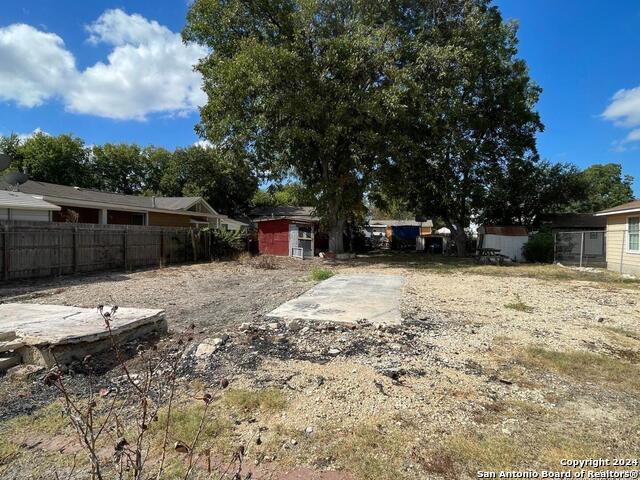 213 S San Horacio Ave Property Photo 7