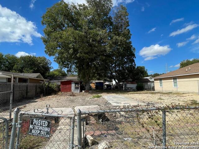 213 S San Horacio Ave Property Photo 8