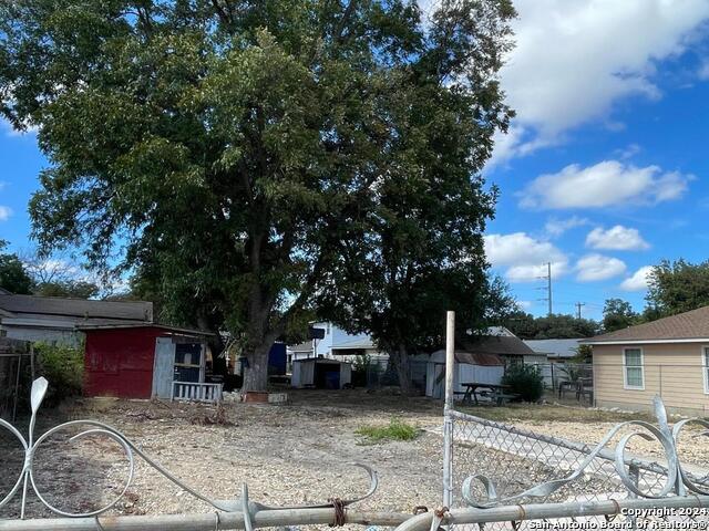 213 S San Horacio Ave Property Photo 10