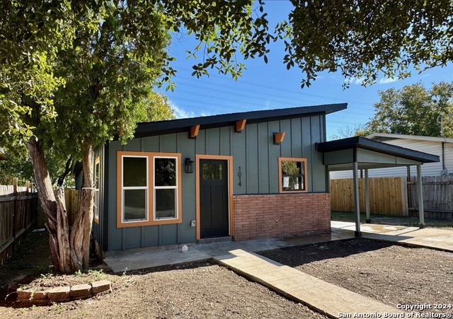 1014 Onslow Property Photo 1