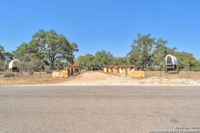 733 Windmill Ridge Property Photo 11