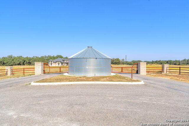 733 Windmill Ridge Property Photo 14
