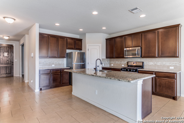 25711 Velvet Creek Property Photo 5