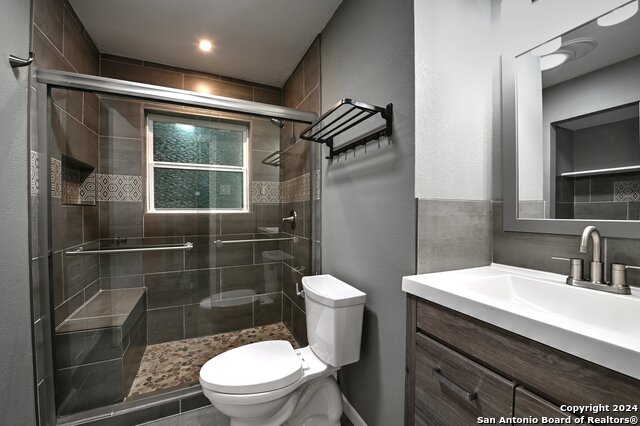 1022 Grey Oak Dr Property Photo