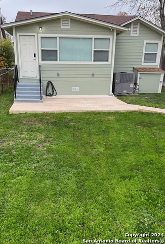 2028 W Woodlawn Ave Property Photo 2