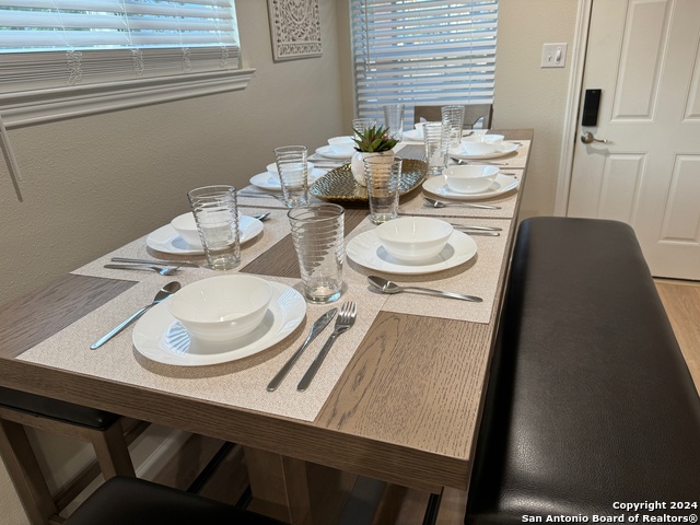 2028 W Woodlawn Ave Property Photo 6