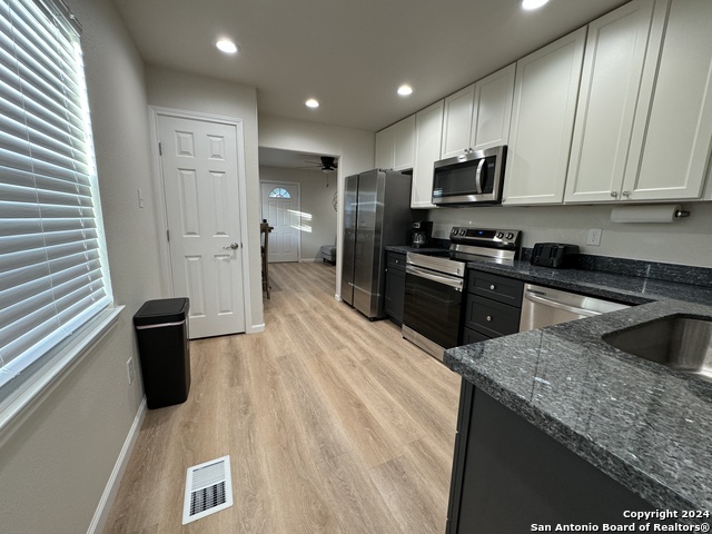 2028 W Woodlawn Ave Property Photo 12