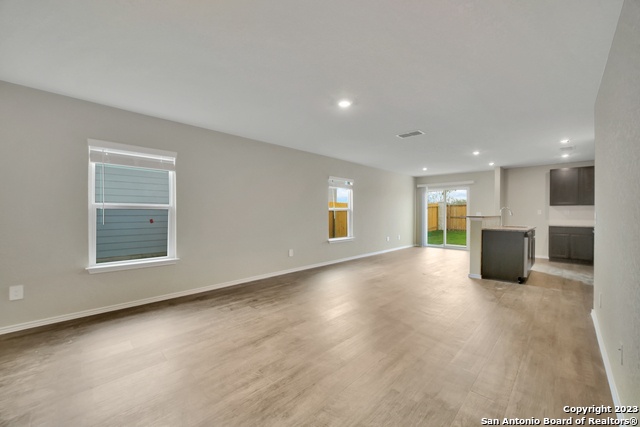 524 Roquefort St Property Photo 3