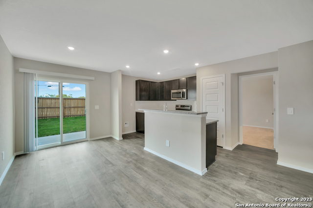 524 Roquefort St Property Photo 4
