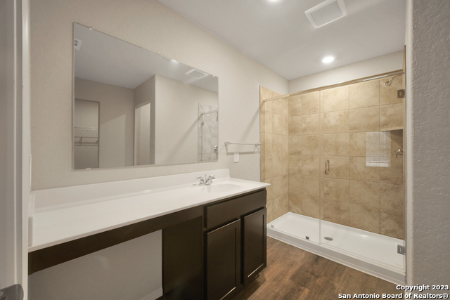 524 Roquefort St Property Photo 9