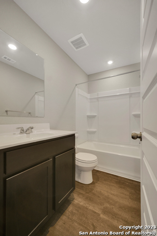 524 Roquefort St Property Photo 10