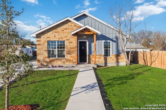 2123 Lennon Ave Property Photo