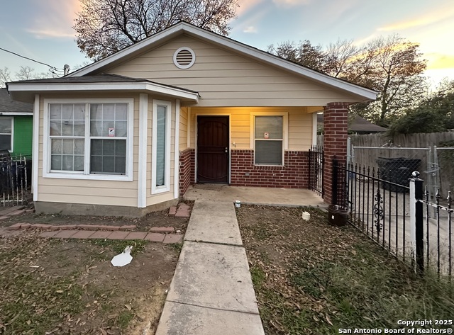 2220 S Laredo St Property Photo