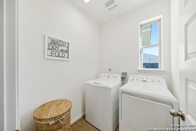 4715 Island Hollow Property Photo 8