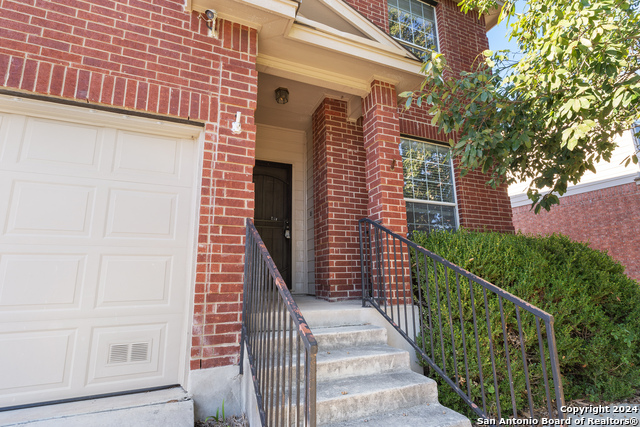 135 Coopers Hawk Property Photo 2