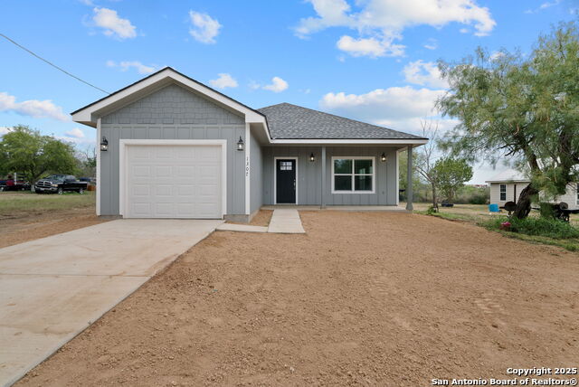 1307 Willow Lane St Property Photo 2