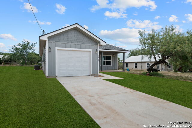 1307 Willow Lane St Property Photo 3