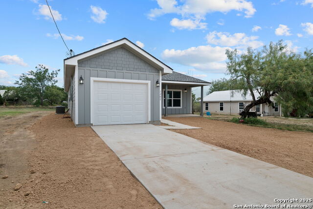 1307 Willow Lane St Property Photo 4